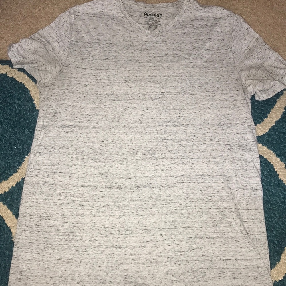 Pinakin T-Shirt / V-Neck